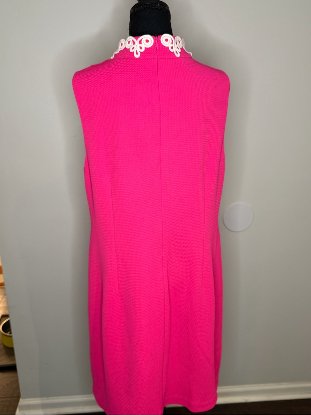 Vince Camuto Applique Sleeveless Mini Shift Dress Hot Pink - Size 16 - Picture 2 of 7